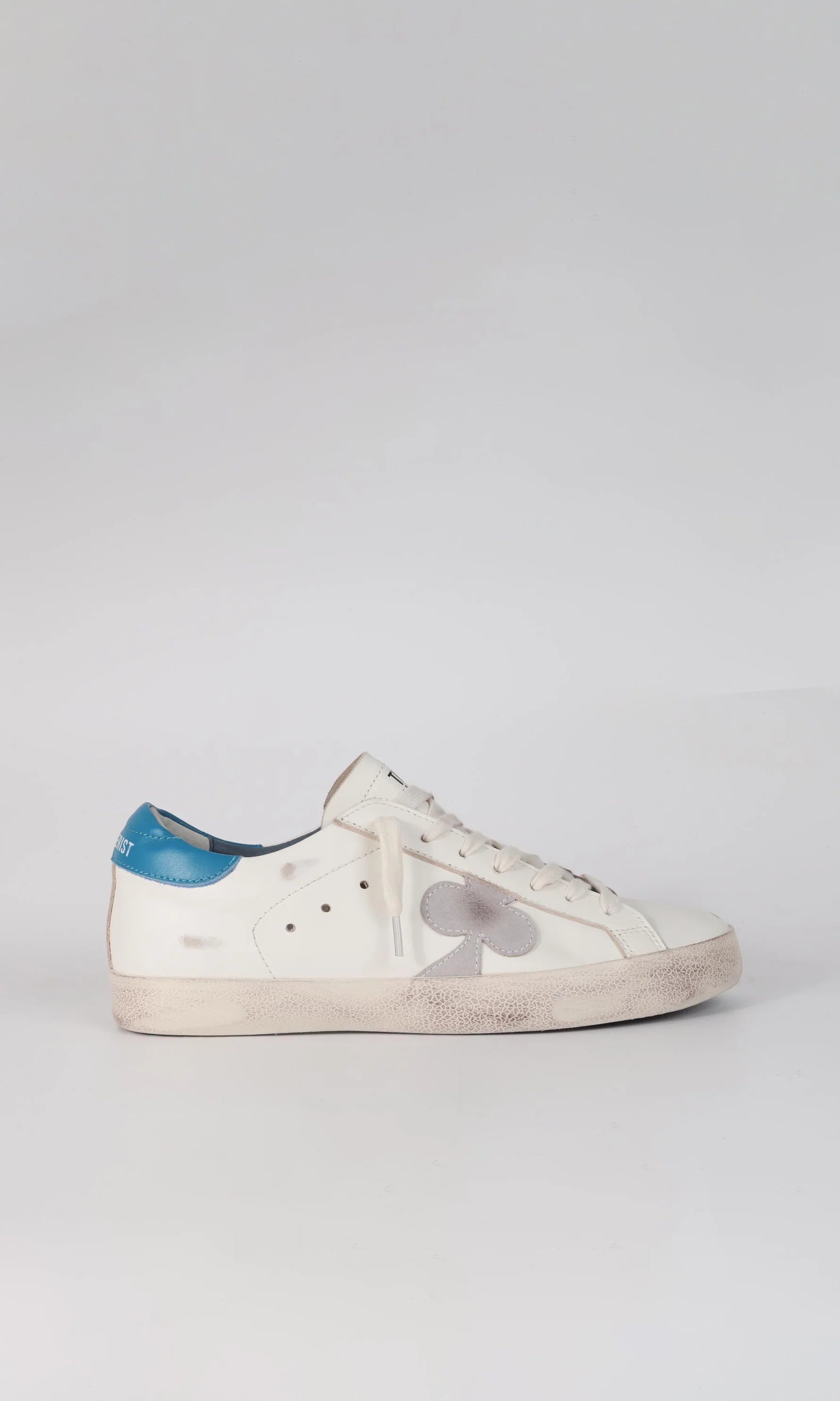 ZAPATOS Distressed Leather Sneaker Azul Claro THE GALLERIST
