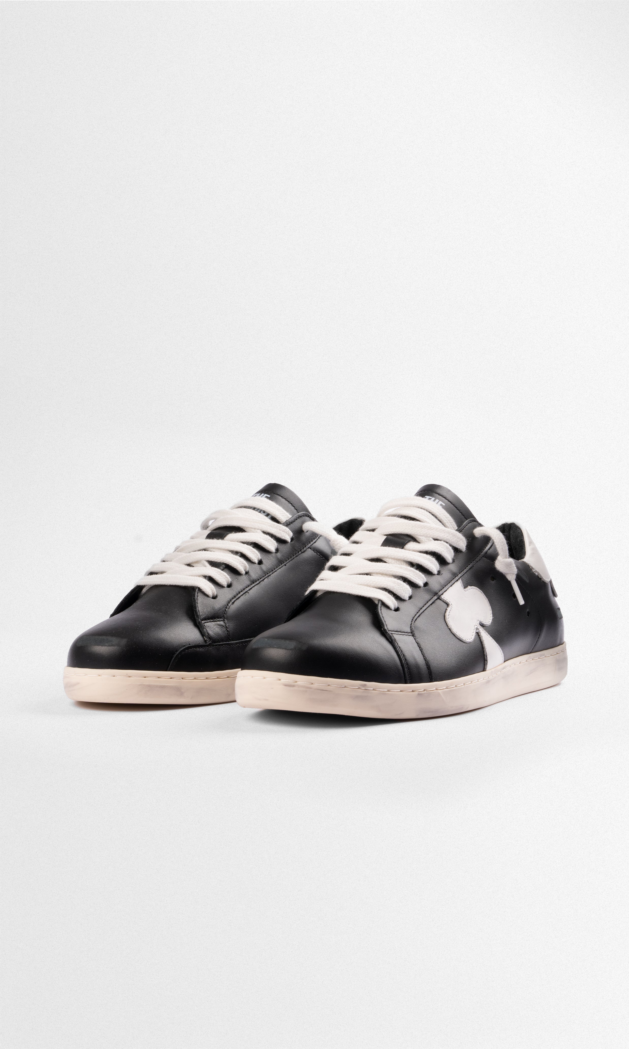 Sneaker de Cuero Geneva — Black & White