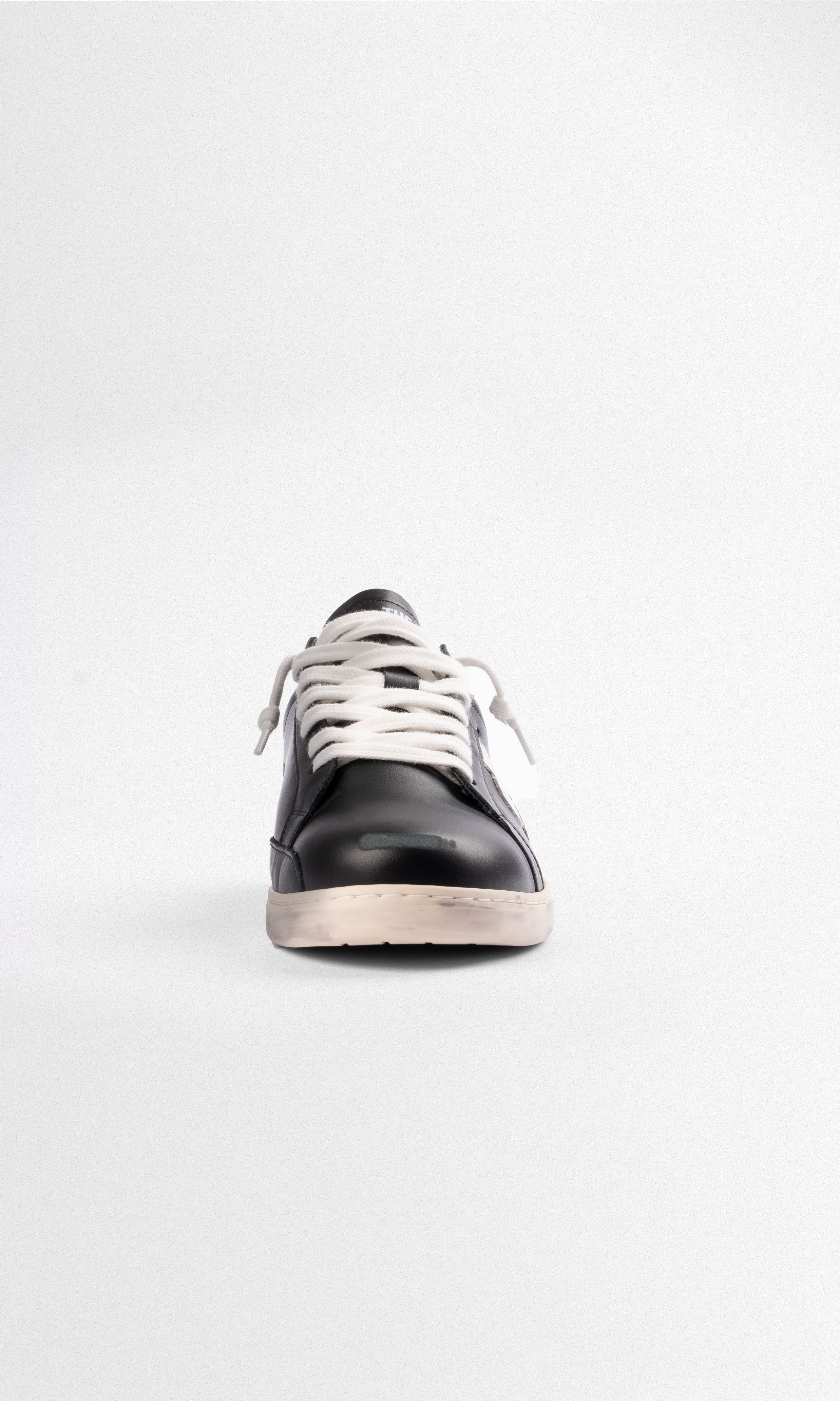Sneaker de Cuero Geneva — Black & White