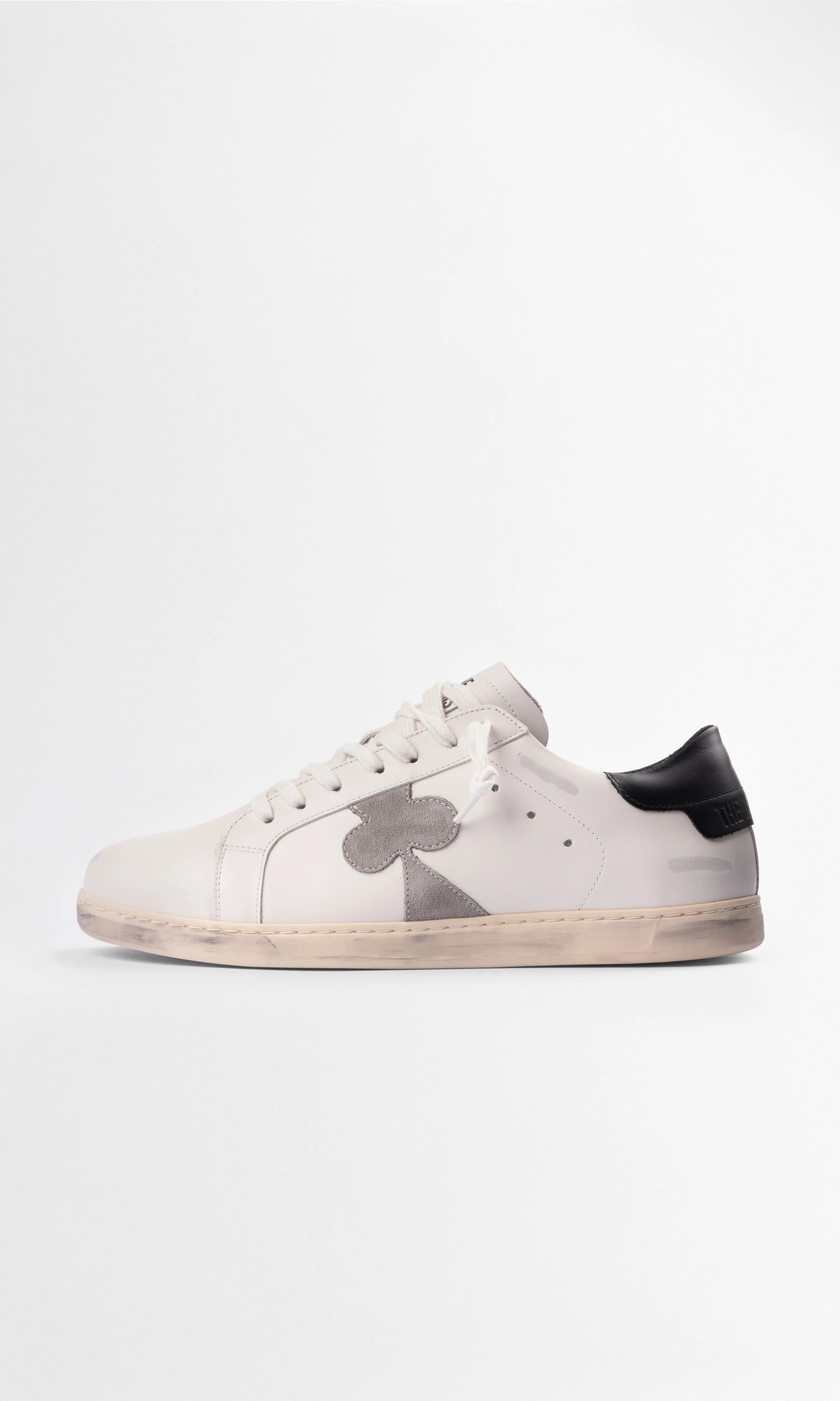 Sneaker de Cuero Milano — Gray Clover (Black Heel)