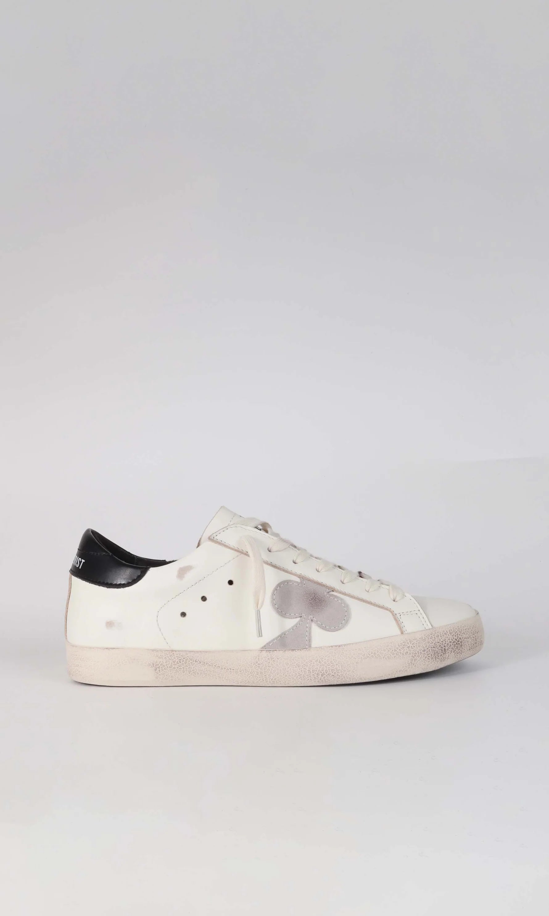 ZAPATOS Distressed Leather Sneaker NEGRO Blanco THE GALLERIST