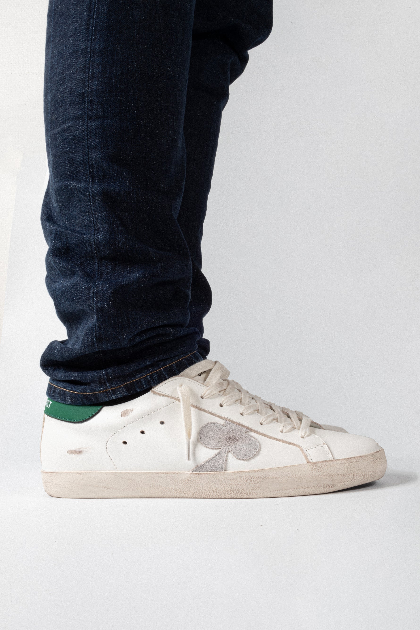 ZAPATOS Distressed Leather Sneaker Verde Blanco THE GALLERIST