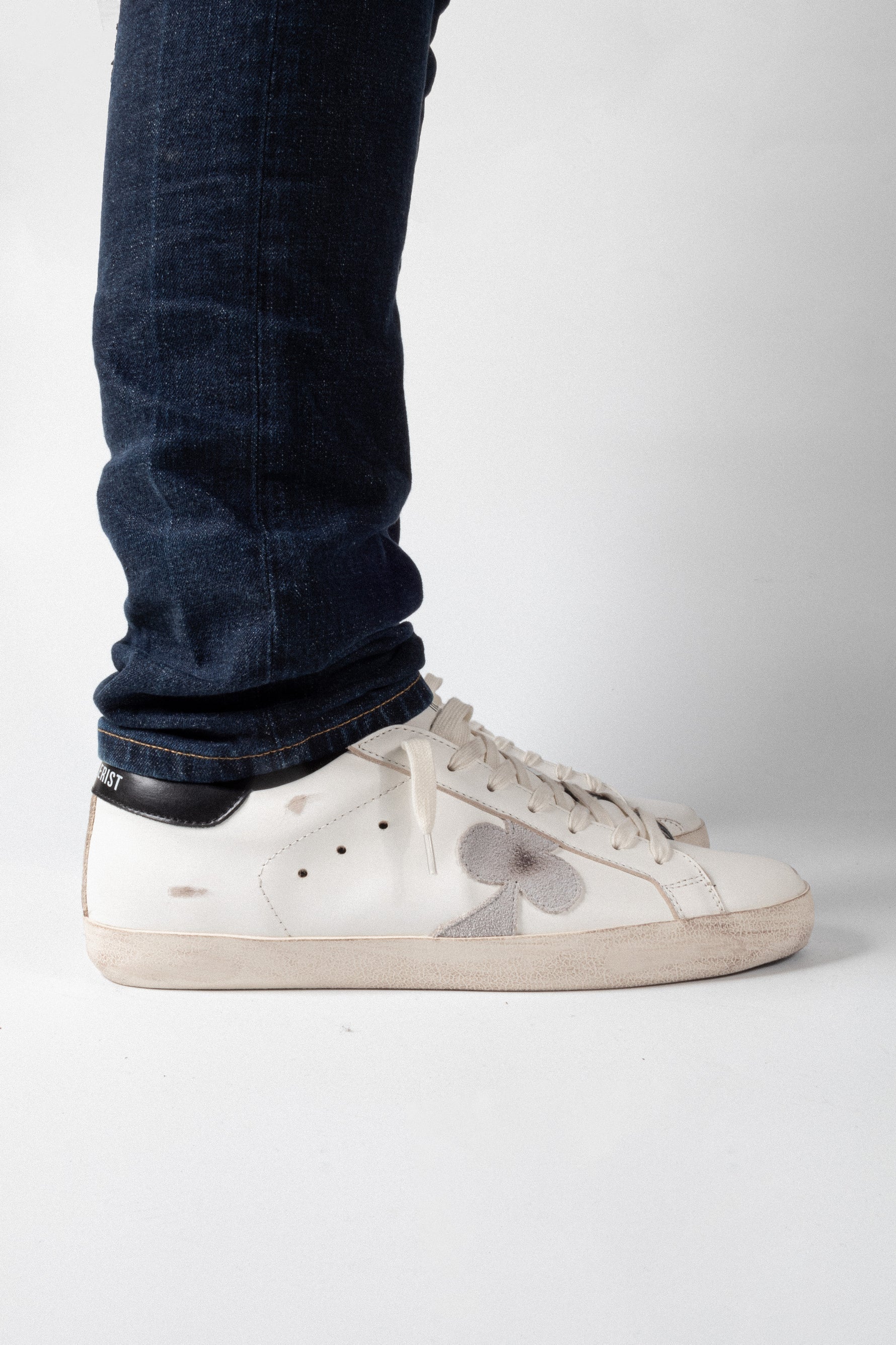 ZAPATOS Distressed Leather Sneaker NEGRO Blanco THE GALLERIST
